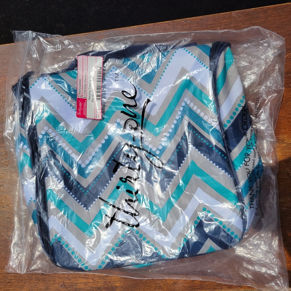 Thirty-One Hanging Traveler Case